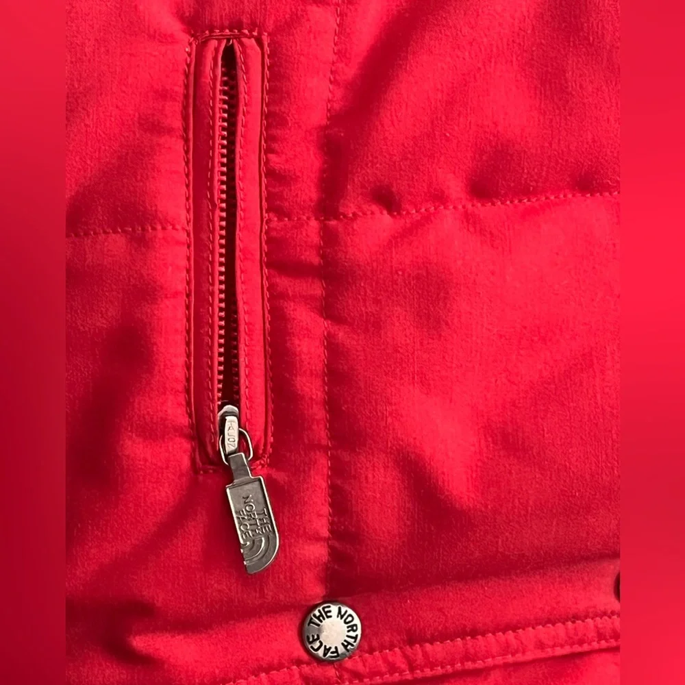 The North Face Red Vest for Versatile Layering - Picture 4 of 4